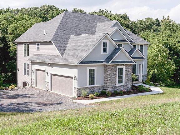3rd image of 233 Lewis Cir