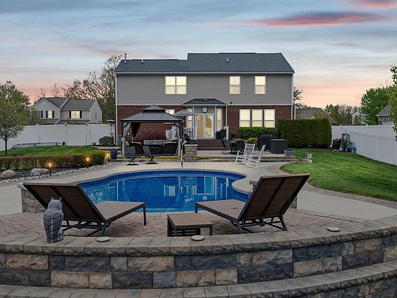 4th image of 55590 Irvin Dr