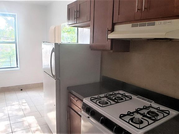 4th image of 679 Waring Ave APT 2C