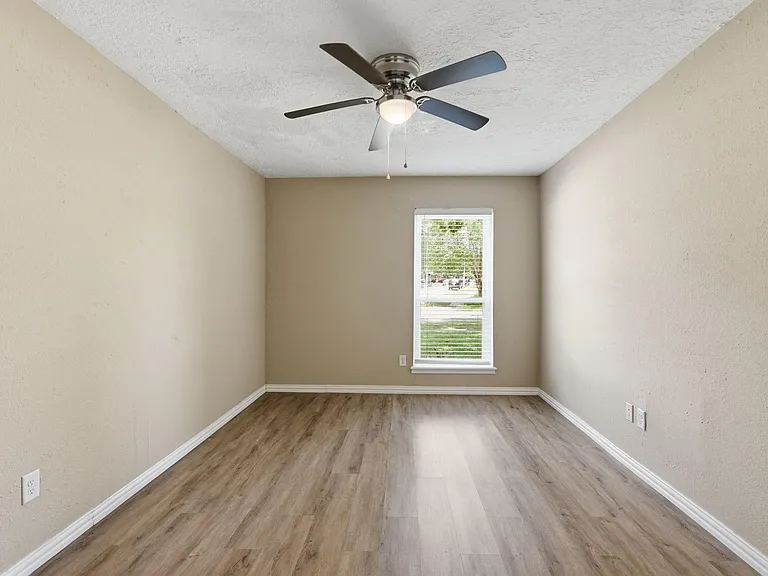 3008 Hunnington Dr — Photo 15