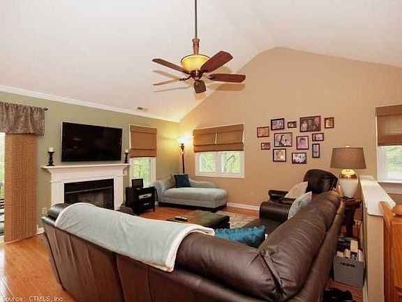 3rd image of 31 Pine Needle Dr
