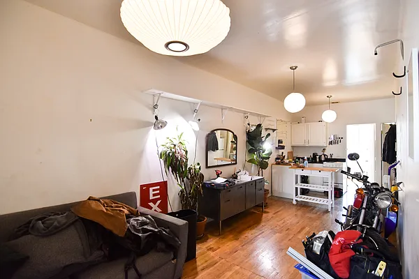 Rented by The Agency | media 5