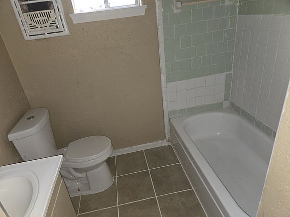 2nd image of 5811 Wipprecht St #16