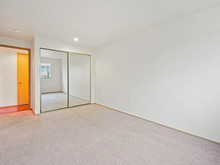 Stone Court Apartments — Photo 30