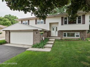 801 Santa Fe Ct, Carol Stream, IL 60188