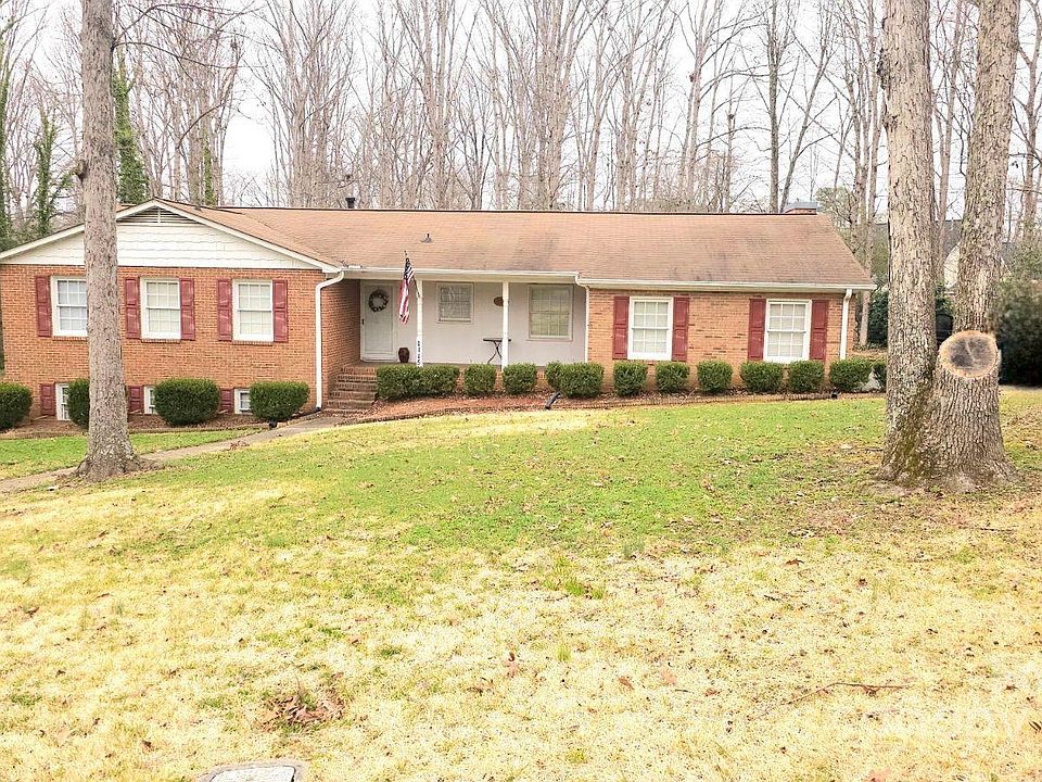 2nd image of 1115 Oak Hill Dr