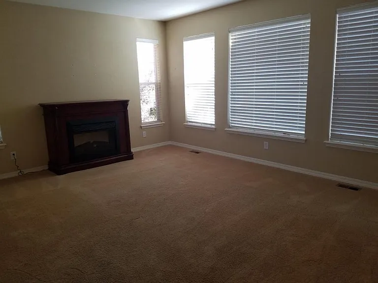 2370 Windmill Dr — Photo 6