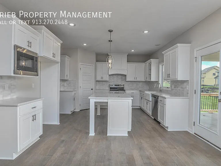2677 W Dartmouth St — Photo 17