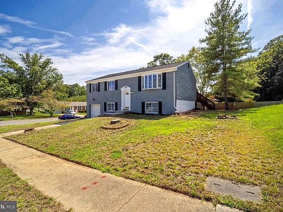 3rd image of 9407 Dania Ct