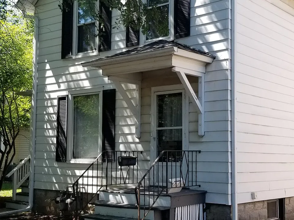 219 Center St #2