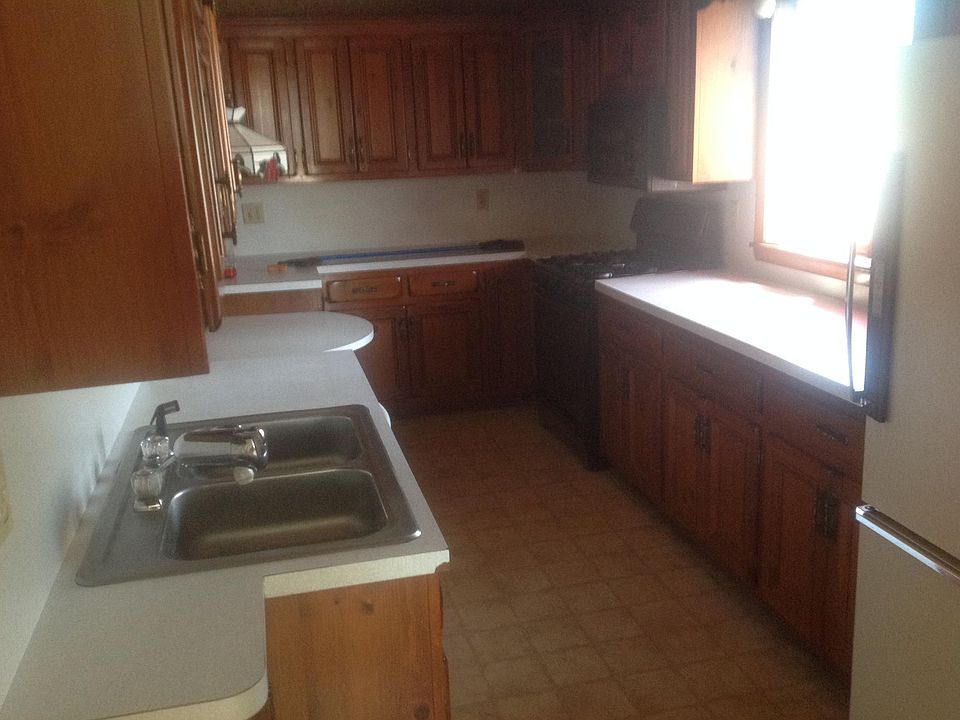 2nd image of 8 Littauer Pl APT 2