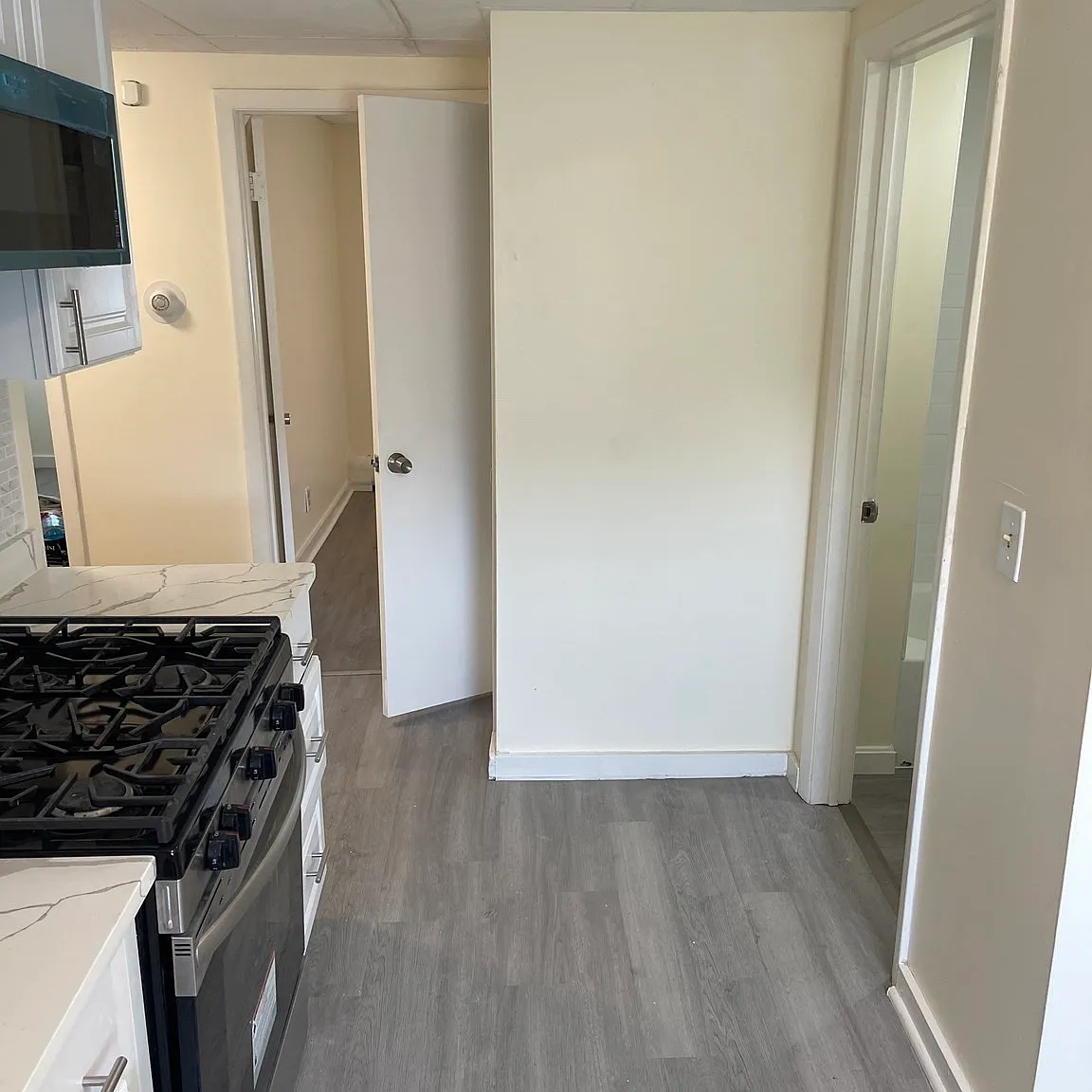 2 bed, 1.0 bath, 700 sqft, $2,350 — Photo 3