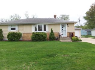 2551 Shade Tree Ln, Green Bay, WI 54313