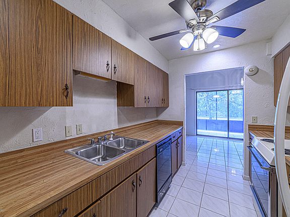 5th image of 467 Valerie Dr