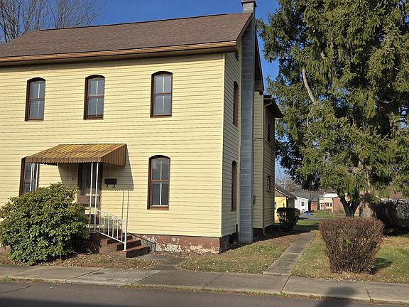 2nd image of 215 E 8th St