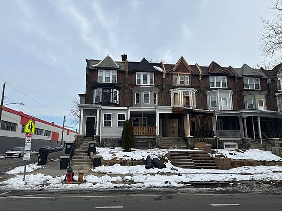 2nd image of 1947 W Erie Ave
