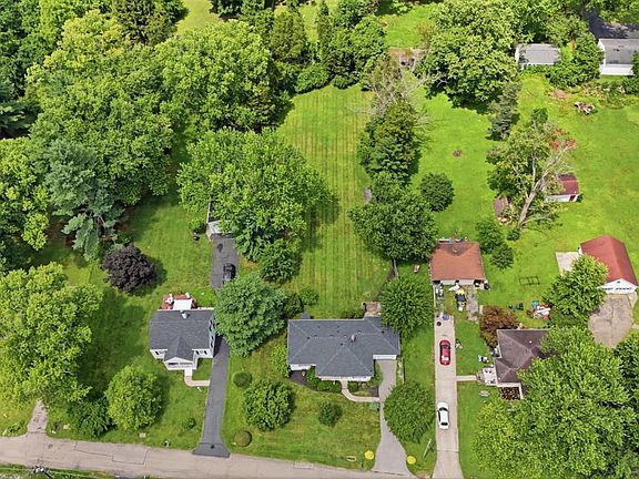 3rd image of 492 Massey Ct