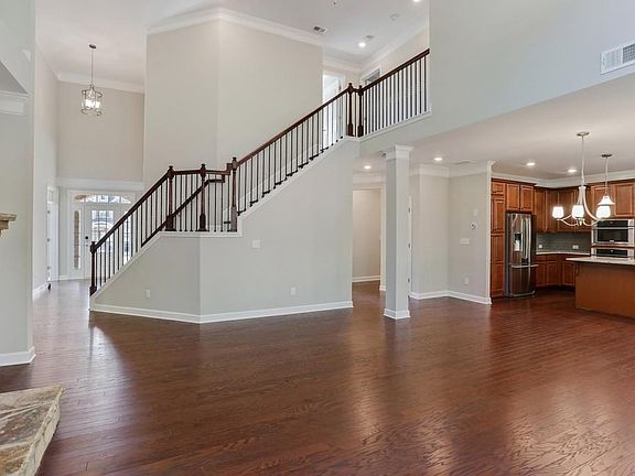 5th image of 412 Silver Brook Dr
