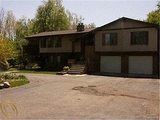 4th image of 2070 Crane St