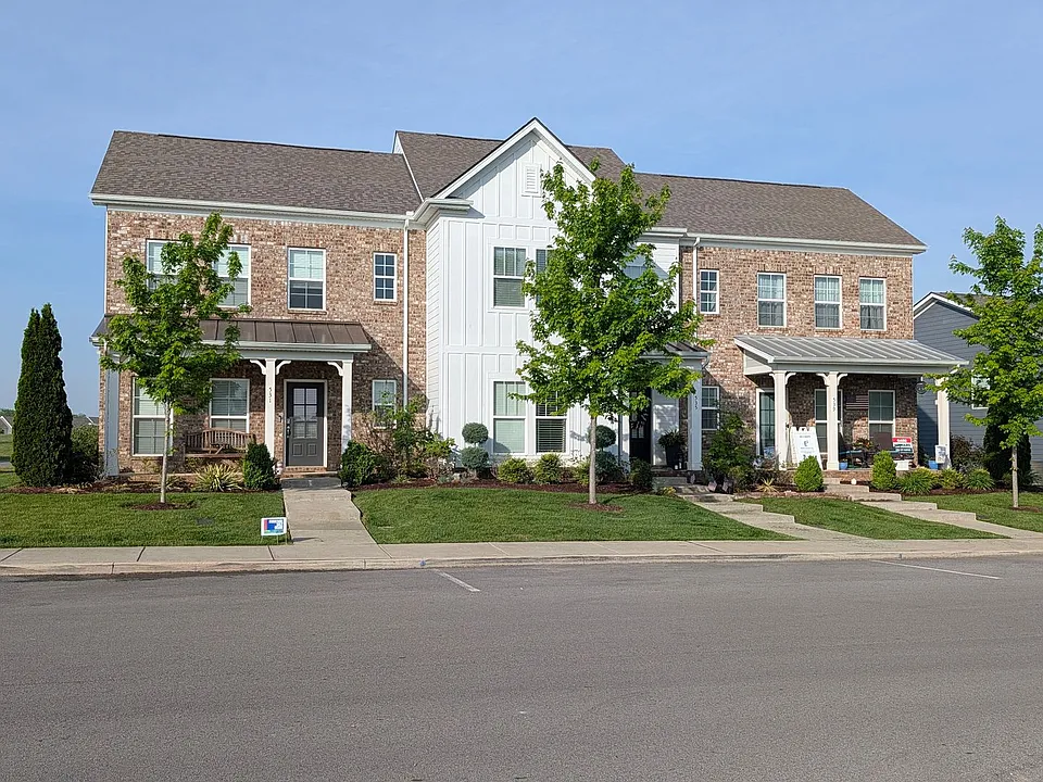 531 Farmstead Ln