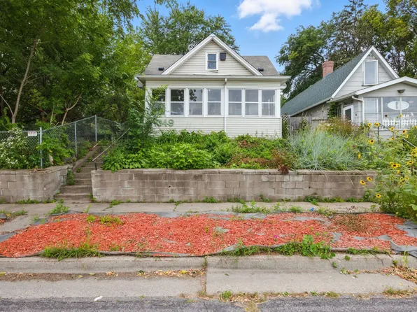 1049 Kent St, Saint Paul, MN 55117