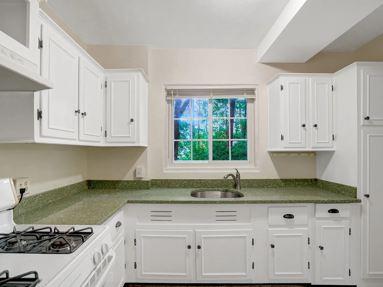 1 bed, 750 sqft, $2,150 — Photo 4