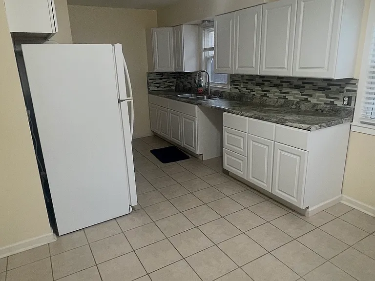 635 Sunset Ln — Photo 7