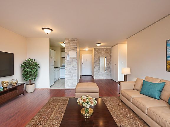 5th image of 135 Montgomery St APT 6D