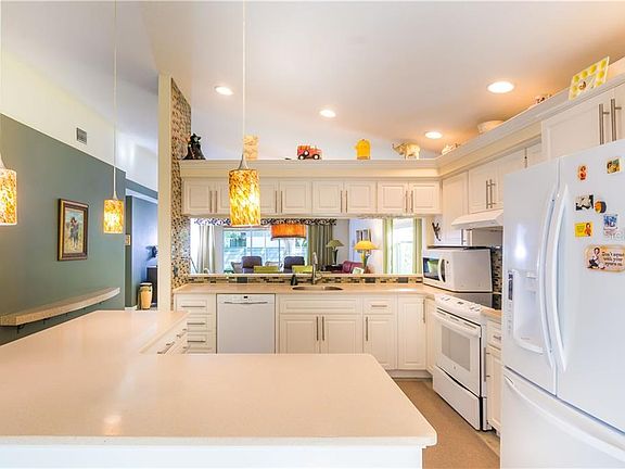 4th image of 3239 Woodberry Ln