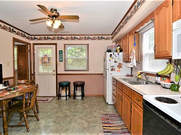 5th image of 3747 W Diamond Ave