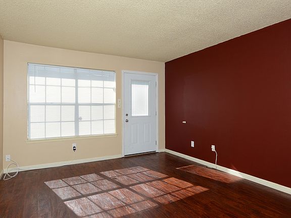 5th image of 525 Oak Park Dr #525