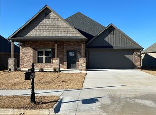 1011 Flat Rock St, Bentonville, AR 72713