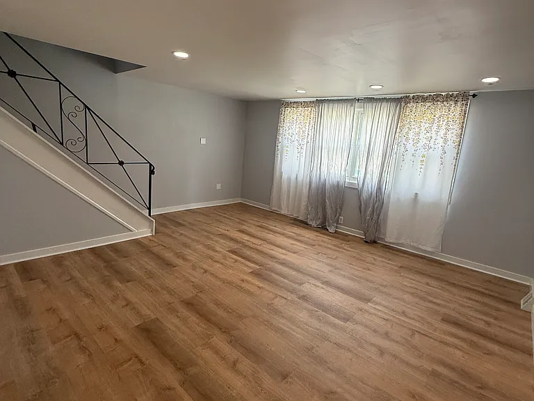 2727 Taunton St — Photo 4