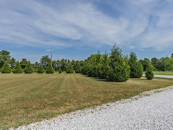 4th image of 121 Southern Fields Circle