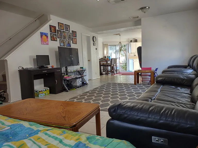 19 Fannin Post — Photo 6
