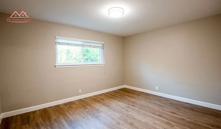 868 Miller Ave — Photo 7