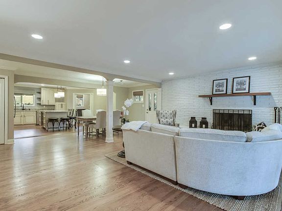 5th image of 1074 Scenic Dr