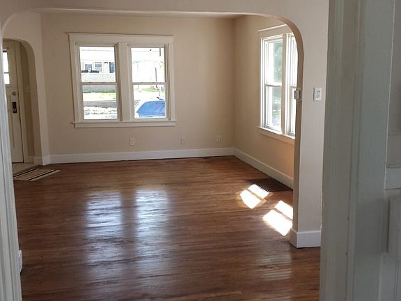 4th image of 944 N Denny St