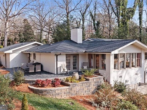 3rd image of 3526 Edgewood Cir