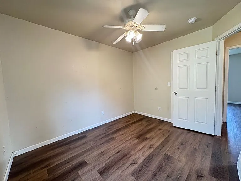 1003 Victoria Ave — Photo 13