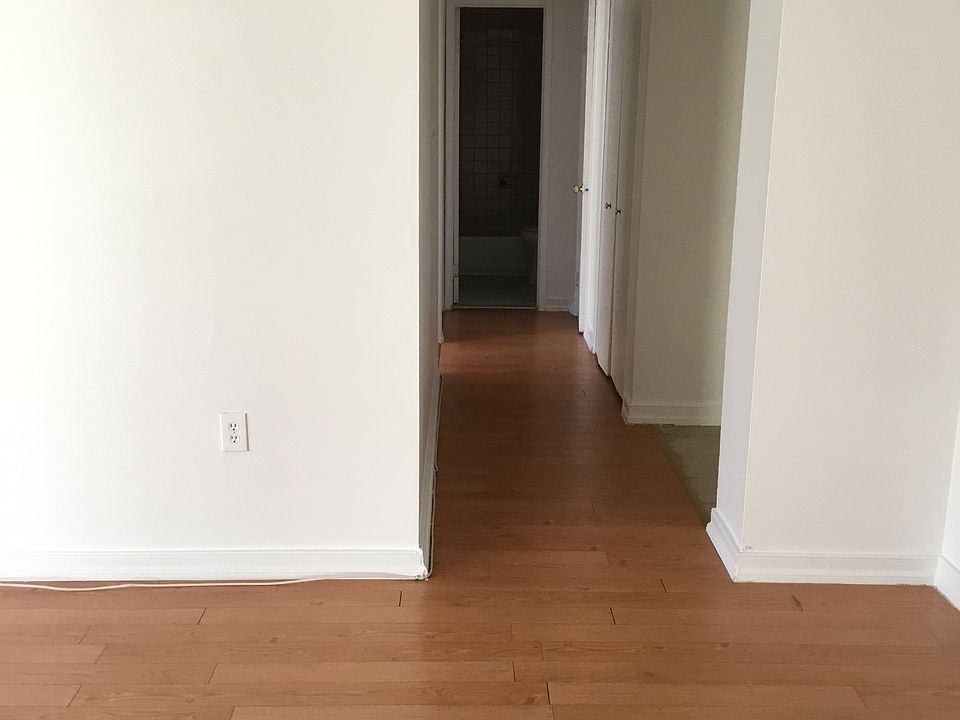 1st image of 4410 Briarwood Ct N APT 9