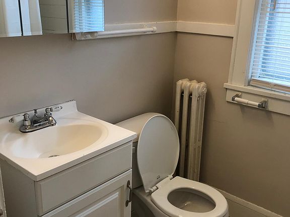 5th image of 2704 Blaisdell Ave APT 202