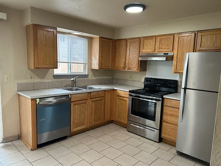 1765 Queen Ave SW — Photo 12