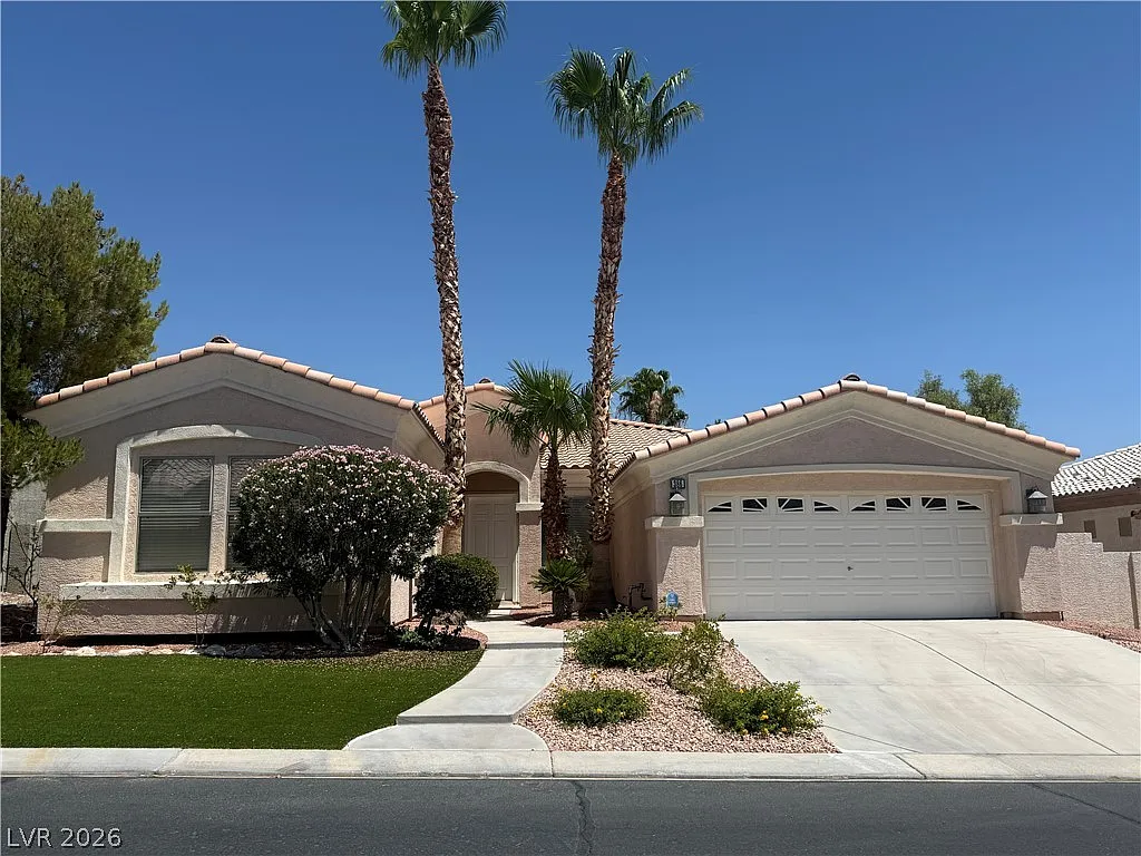3 bed, 2.0 bath, 2428 sqft, $2,650 — Photo 2