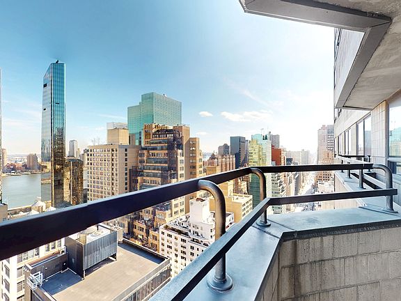 5th image of 240 E 47th St APT 31D