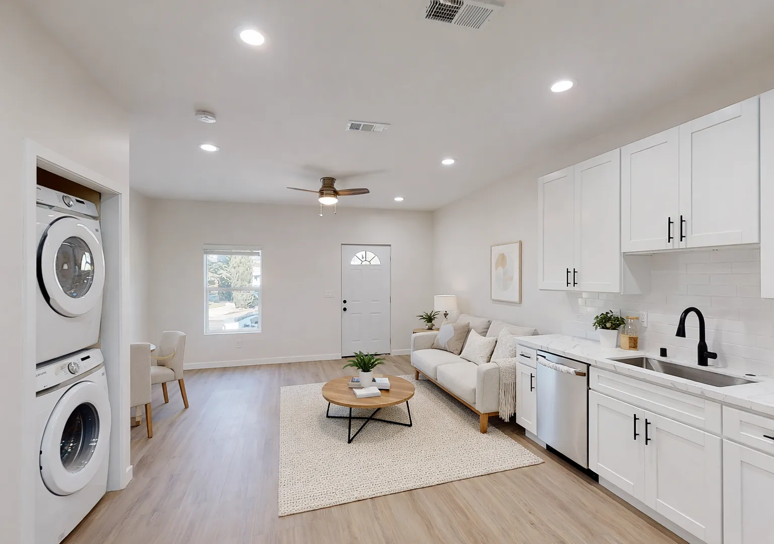 Cozy 4BD/2BA House on Gary with Beautiful Yard — Photo 4