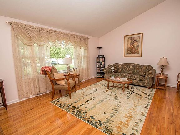 3rd image of 7062 Ashlawn Dr