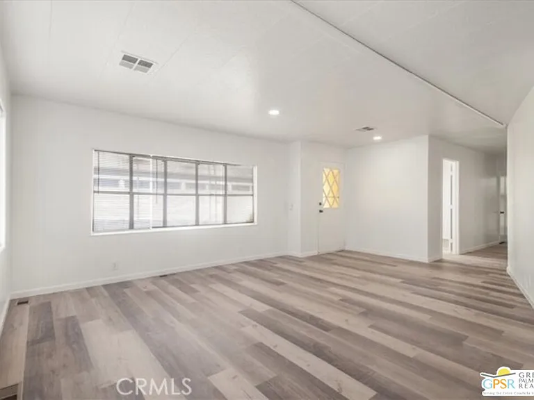 38 N Paseo Laredo — Photo 3