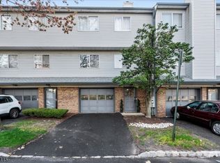 602 Orchard Meadows Dr N, Union, NJ 07083