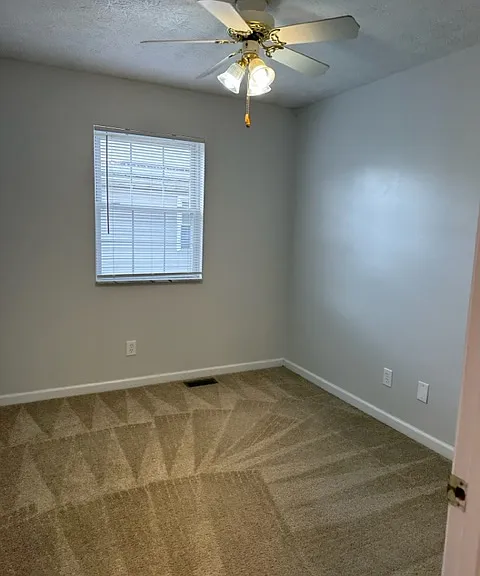 Sleepy Hollow Townhomes — Photo 14